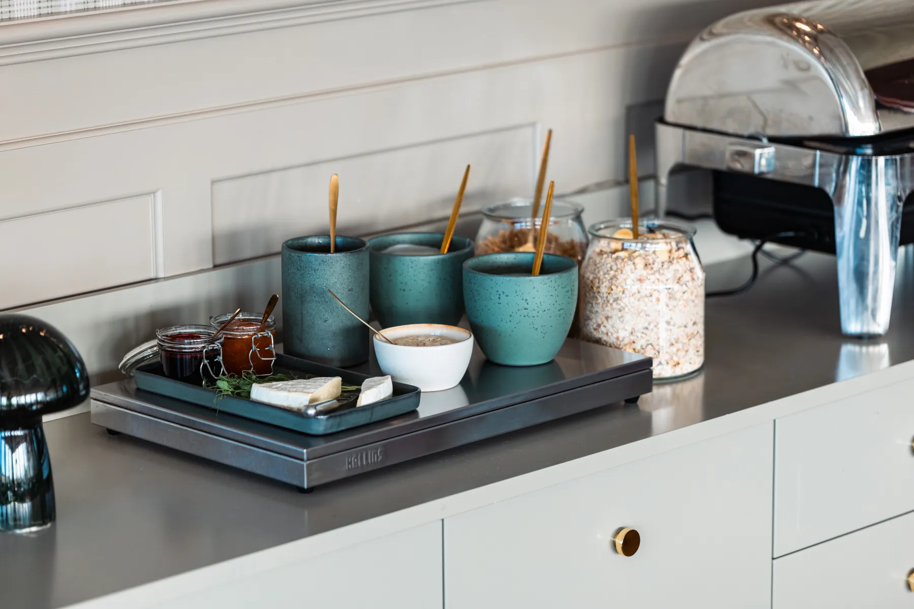 Hot plates and cold plates